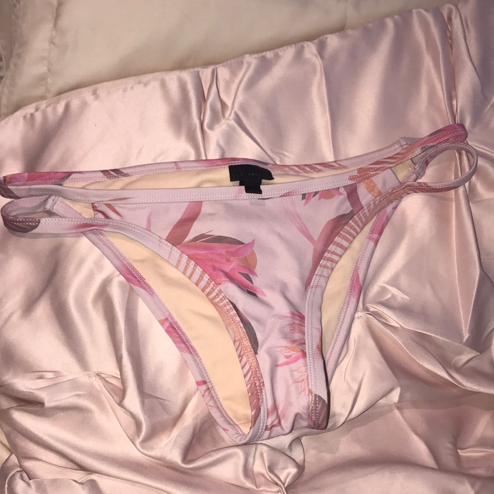 Size M LA hearts swim bottoms